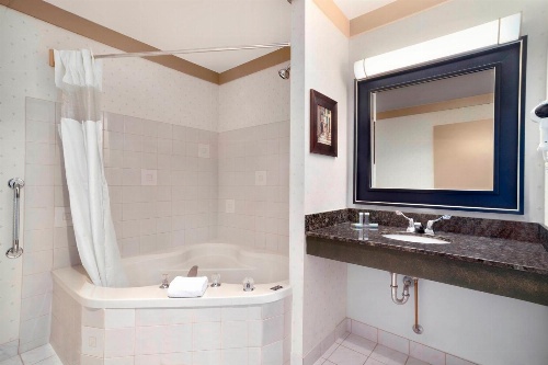 Days Inn & Suites by Wyndham Sault Ste. Marie ON image 1