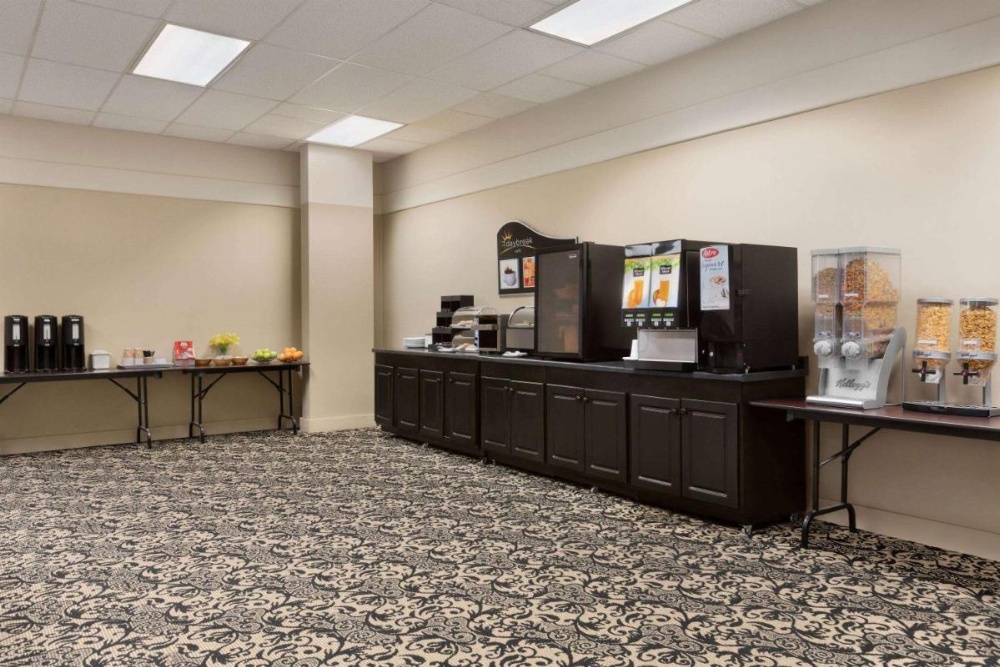 Days Inn & Suites by Wyndham Sault Ste. Marie ON Image 11