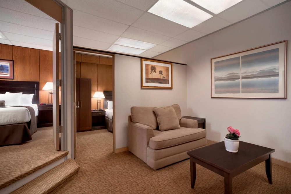 Days Inn & Suites by Wyndham Sault Ste. Marie ON