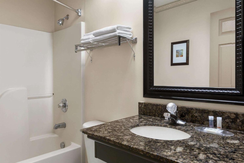 Days Inn & Suites by Wyndham Sault Ste. Marie ON Main image