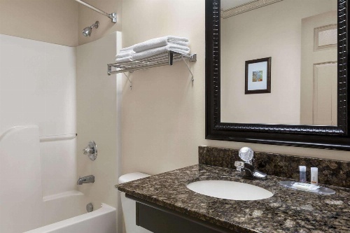 Days Inn & Suites by Wyndham Sault Ste. Marie ON image 3