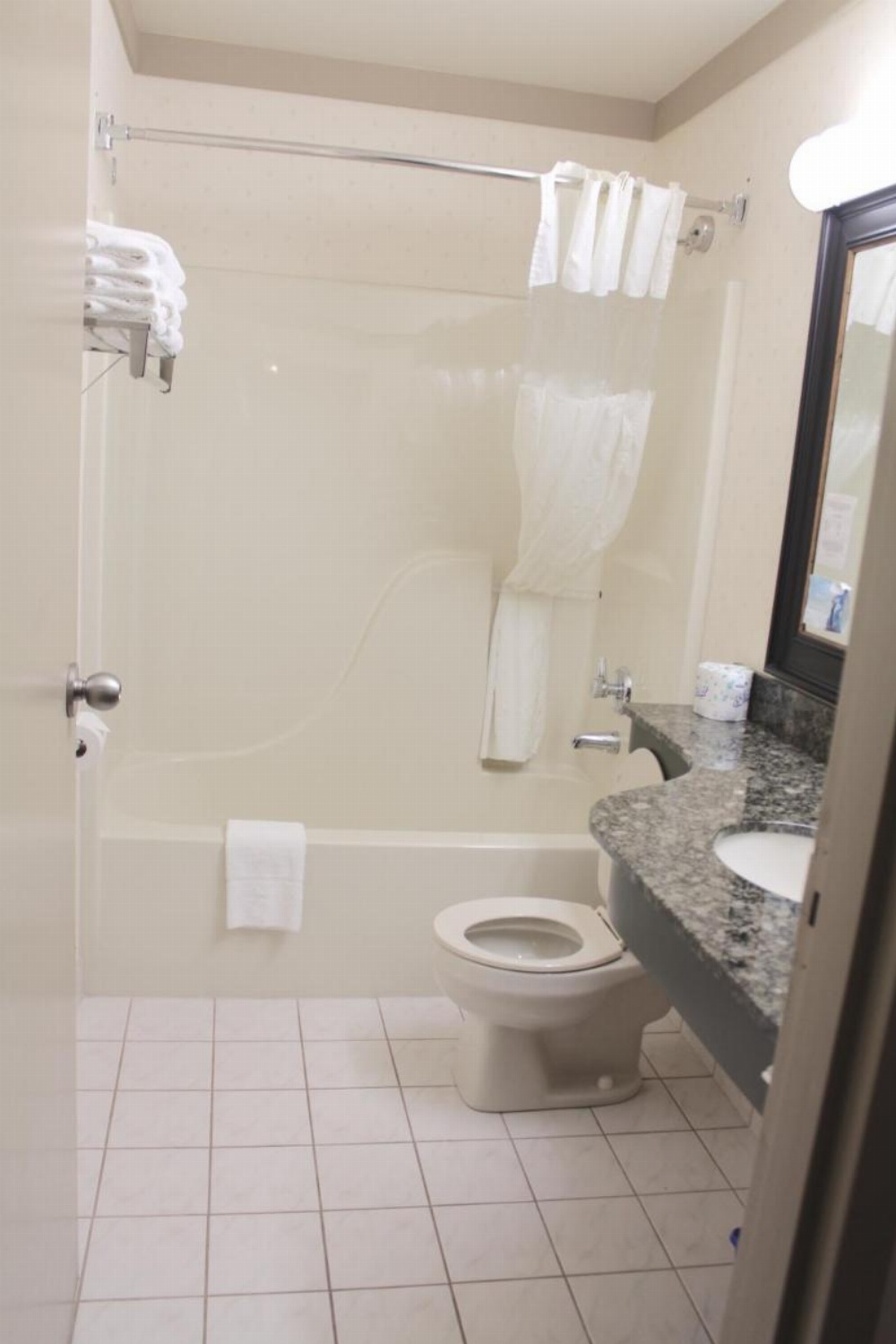 Days Inn & Suites by Wyndham Sault Ste. Marie ON