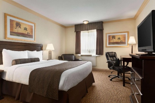 Days Inn & Suites by Wyndham Sault Ste. Marie ON image 5