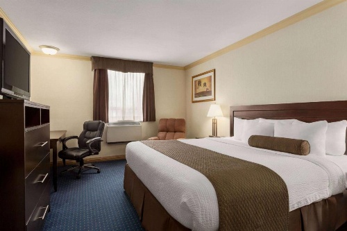 Days Inn & Suites by Wyndham Sault Ste. Marie ON image 6